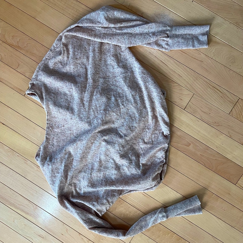 Cropped long sleeve sweater with twist back